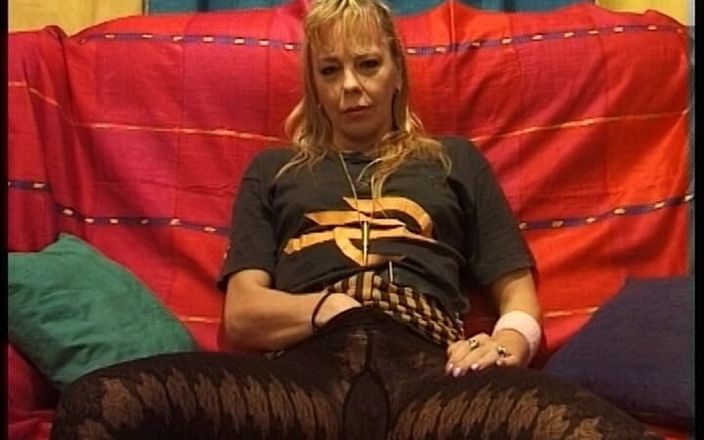YOUR FIRST PORN: Mature Elisa Fingers Herself and Has Fun with a Dildo
