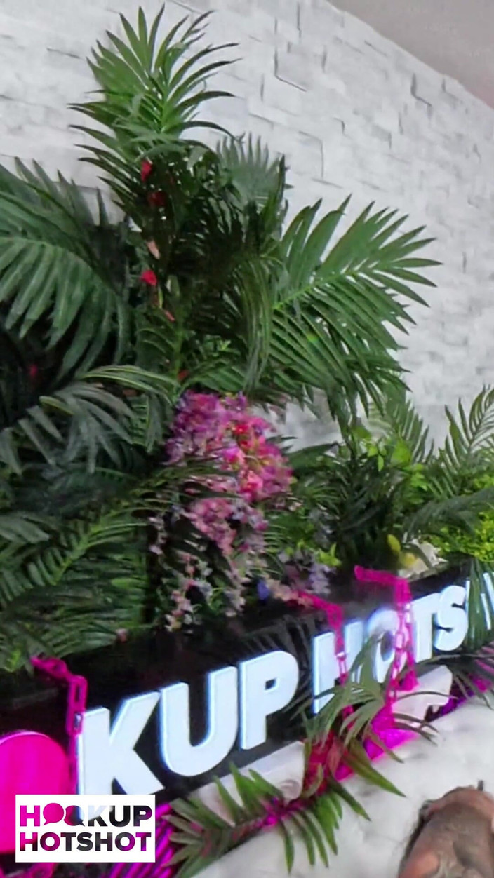 Hook Up Hotshot POV: Seksgekke slet Cami Strella ontmoet Nade Smerig!