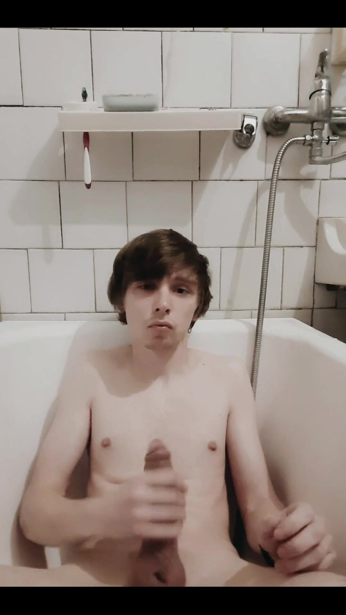 Latvian_boy: Relaxing in Bath