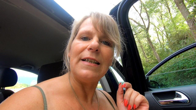 SweetSusi: Cizinčí penis vyfouknutý v případě poruchy auta