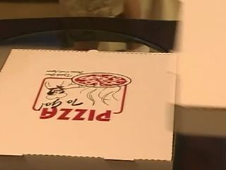 Naughty anal fuck: A trebuit să stea acasă, așa că a găsit două...