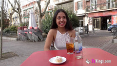 FAKings: Mladá, ale ne plachá teenagerka si užívá dávku ukazování v...