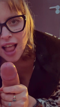 Ma belle-mère tremble d’orgasme et me tabasse à fond
