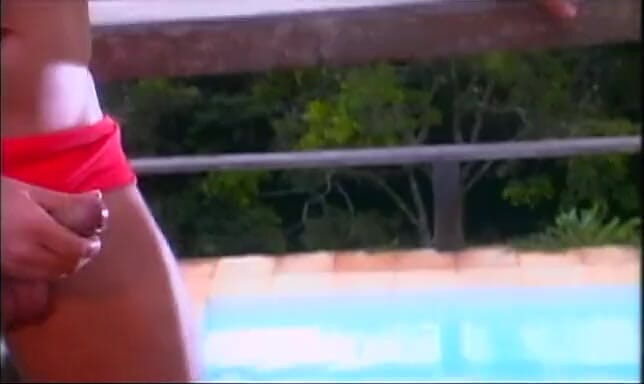 Coyote Raunch: Ellen se ve super sexy mientras su cuerpo bronceado toma...