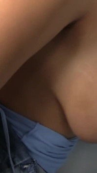 Гаряча красуня Наташа смокче величезний член і отримує лизання її пизди