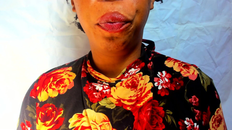 AnalEbony: Fetiș cu buze, numărătoare inversă până la spermă!