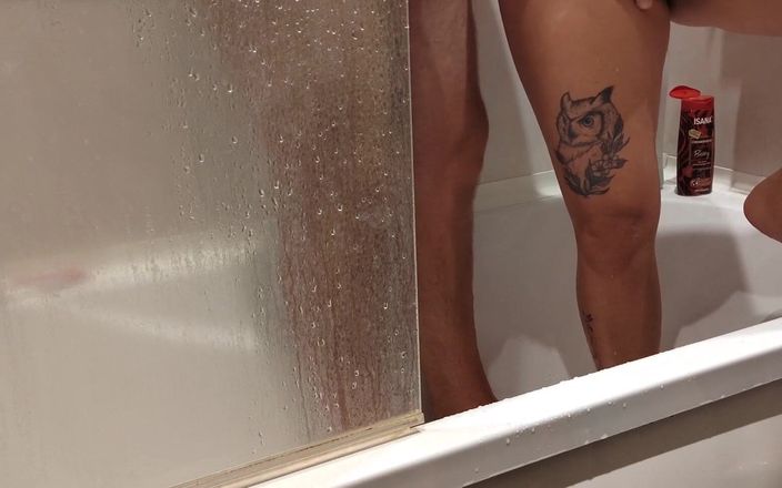 Emma Alex: Shower Mutual Masturbation