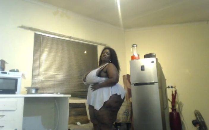 Legendary Booty Overdose: Bella donnona ssbbw stuzzica e si masturba