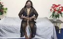 Shilpa Bhabhi: Donna indiana con belle tette si masturba con un enorme...
