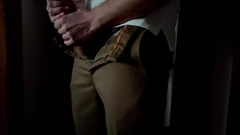 Mat Cunningham: Tati este nerușinat când este acasă singur și ejaculează pe hainele...