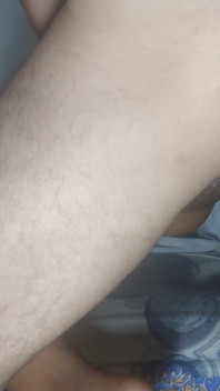 M-a lovit tare în fund ca și cum aș fi fost dușmanul lui și el este tatăl meu vitreg
