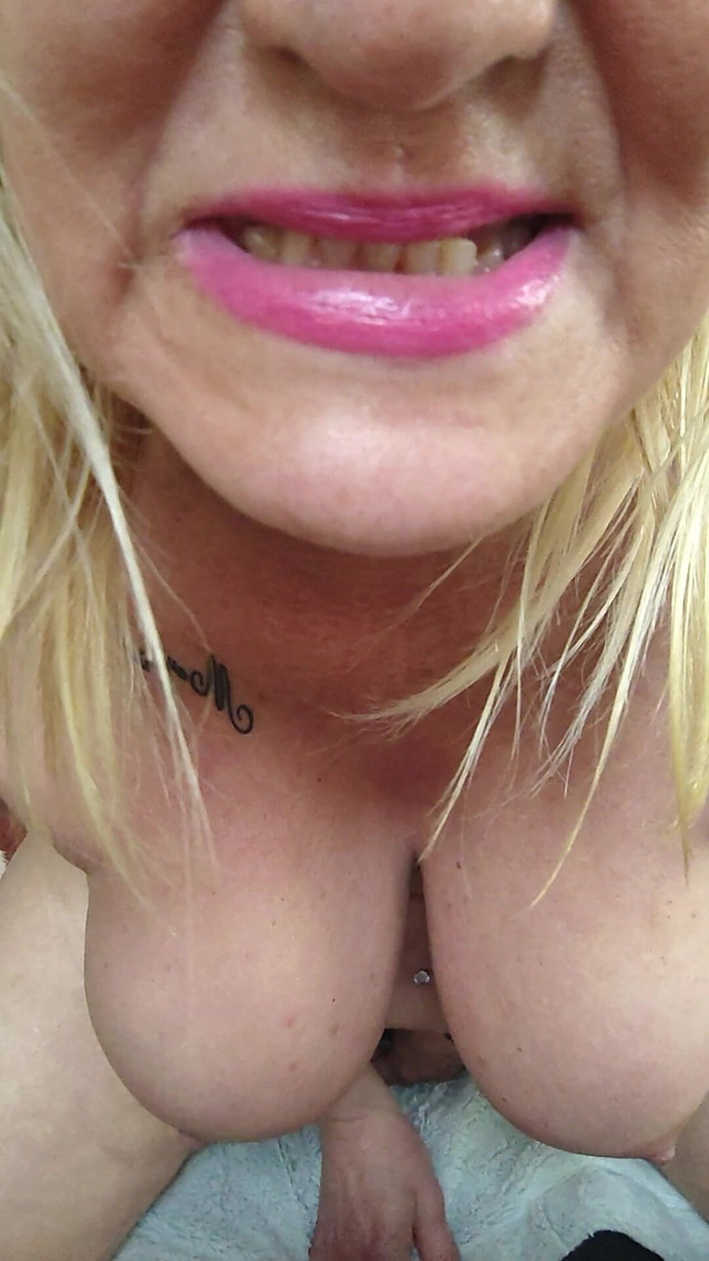 Intense Solo Fun with My Big Black Dildo (Lotus blume)