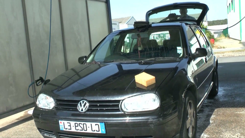 Time To Jerk Off: Fata care spală mașinile uluitoare are parte de un futai...