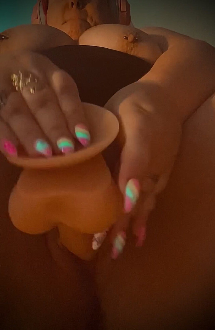 PinkzillaPuff: 在办公室玩耍。害羞!!