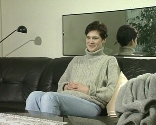 YOUR FIRST PORN: Vizită la domiciliu la Shy Casting Girls Softclip