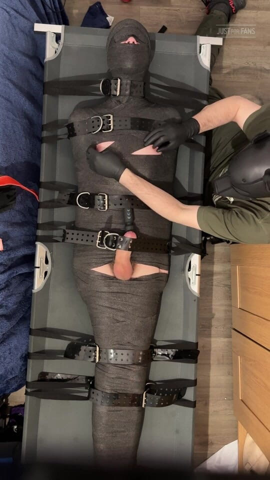 Inmate Cody and SubEdgeX: Twink Komplett mumifiziert und edging, teil 2