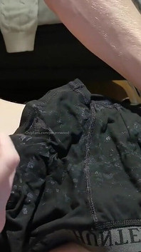 # 2 Aqui está um par de cuecas que eu faço para um fã que os pede cheios de porra