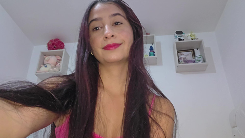 alexia twerk videos: Ela ensina maquiagem, mas ela está escondendo algo