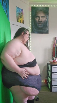 มาถอดผ้าแล้วเต้นกัน SSBBW