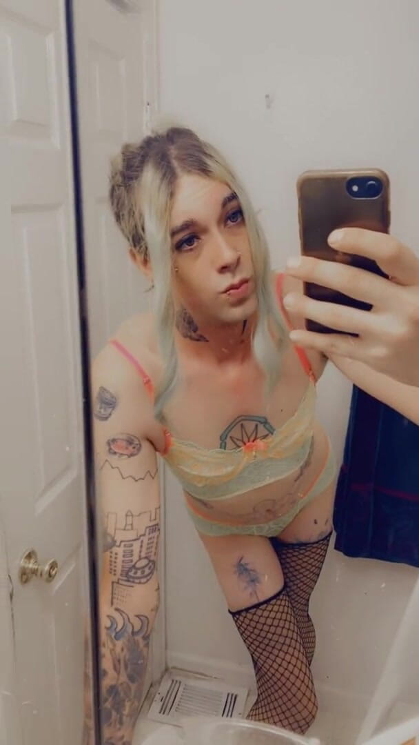 CarmenMelatonin: Bikini babe needs to get fucked
