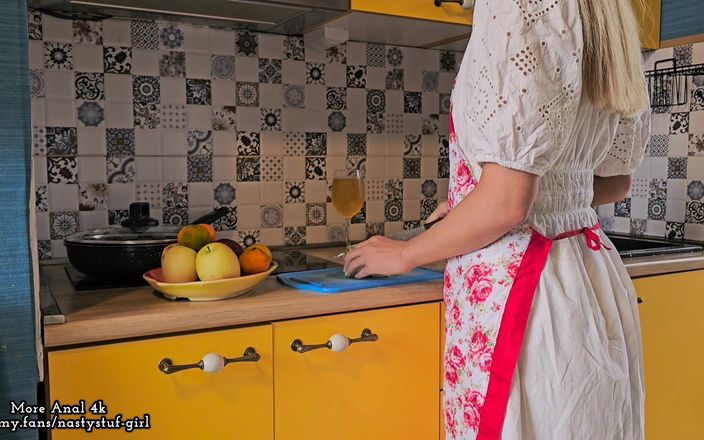 Nastystuf Girl: Amatör hemporr. Het asiatisk hemmafru kärlek knulla i köket