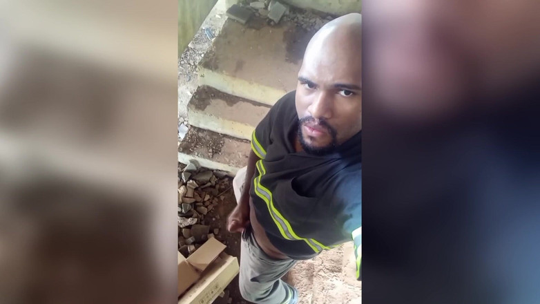 TheBlacKHunterr: На сходах будівлі стався удар об