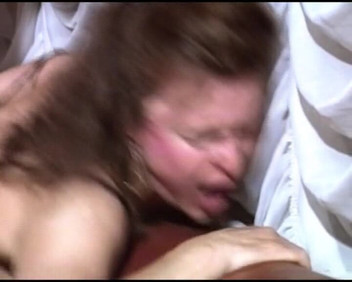 Hardcore German Club: Rijpe dame uit Duitsland werd in haar strakke kont geneukt