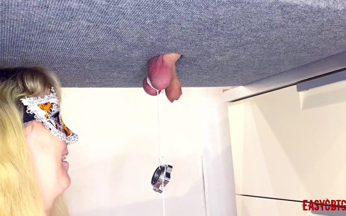 AnnyCandyPainboy: ミストレスは彼女のeasycbtgirlのボールにウェイトを結びました