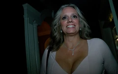 熟女在她的淫荡黄金地段