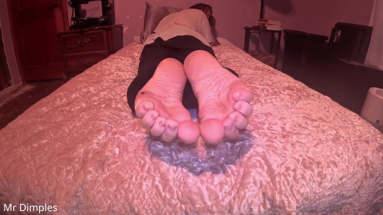 Mr Dimples: 我想要你沉迷于我的脚底！