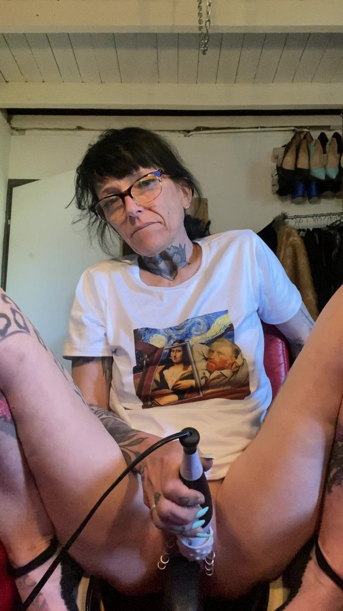 aewin11: 大きなディルドでクリーミーなオーガズム