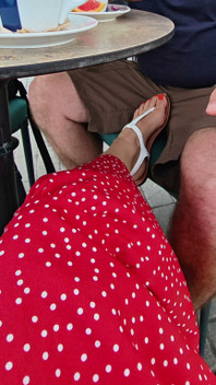 Una Pequeña Broma Mientras Bebo Mi Café Al Aire Libre