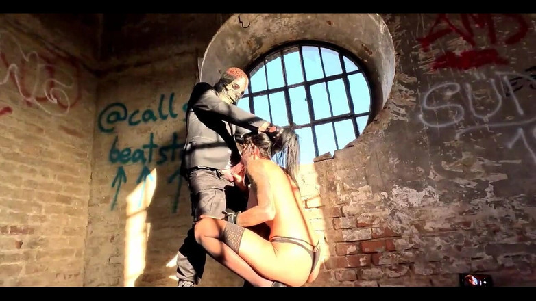 Miss Lilith devil: Tiga Lubang dikongkek di tempat yang hilang.