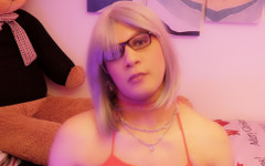TheBlowedQueen: Linda trans sacude el culo gordo y juega con una...