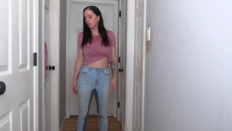Quinn brooks: Bathroom Door Stuck Pants Pissing- Wmv