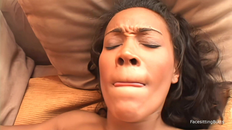 Zizi Vids: Frumusețea țâțelor mari Jordin Skye iese în evidență posterior remarcabil pe un...