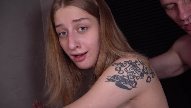 Martin Spell: このティーンはハードコアセックスが大好きです!彼女はいつももっと尋ねます!