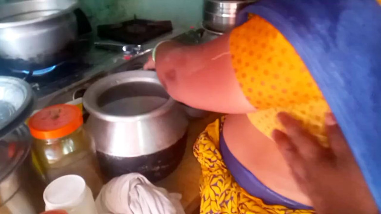 Priyanka314: Bhabhi desi memasak seks buatan sendiri