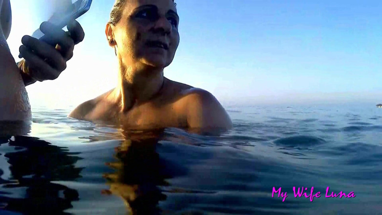 My Wife Luna: Dikongkek di pantai