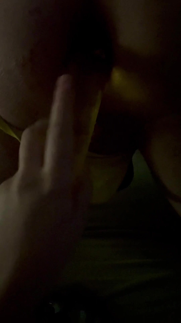 Filanta: Lubang pantat cewek ini dientot pakai celana dalam thong dua...