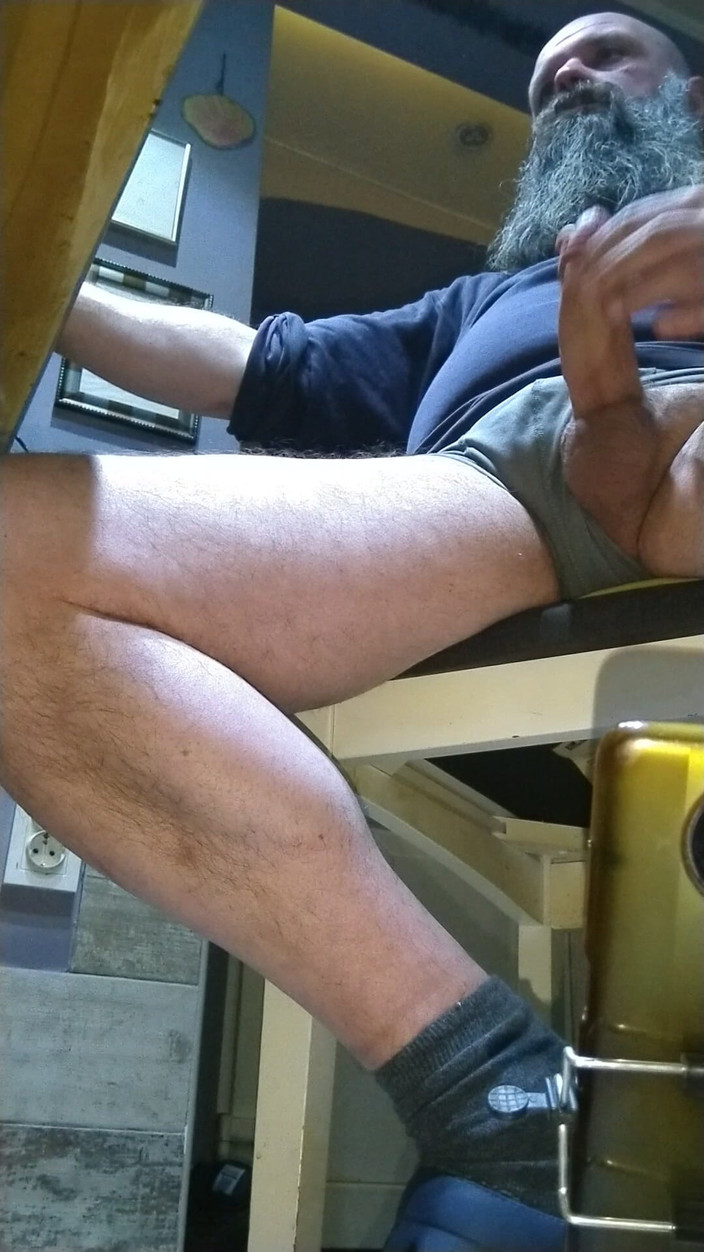 Wanker: Молодой парень дрочит свой большой член