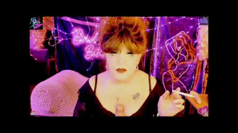 FemmeCheri120: 3 clips en fumant et en se déshabillant