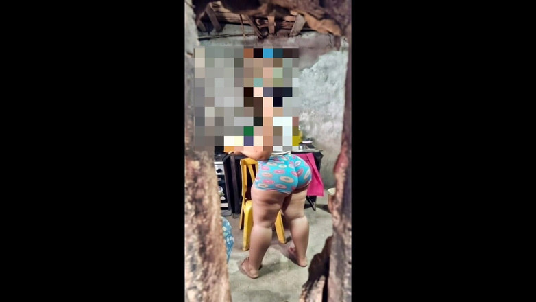 Xprohibidox1: 도넛 반바지에 새겨진 큰 엉덩이 이웃