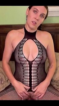 Perşembe günü yaptığım ilk solo anal videolardan birine geri atıyorum.