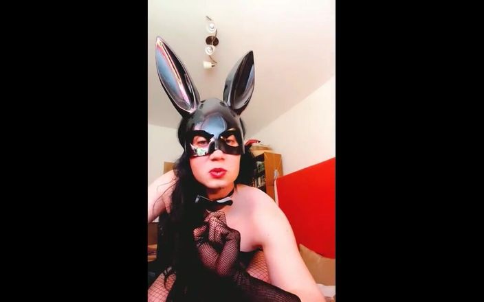 Anna Rios: Preparatevi ad Essere dominato da Miss Bunny in uno scenario...