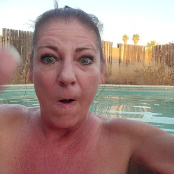 EliteLadyS: मज़ेदार चोदने लायक पड़ोसन नग्न और धूम्रपान