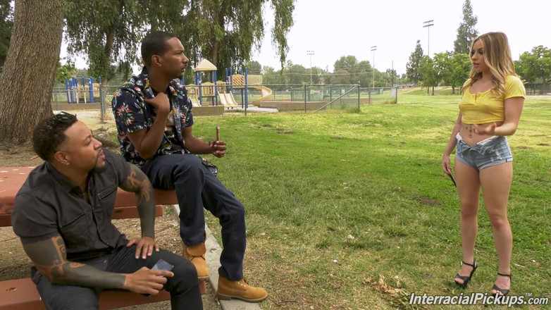 Interracial Pickups: แอนน่า แคลร์ คลาวด์ส โดน 2 คนแปลกหน้าเย็ด