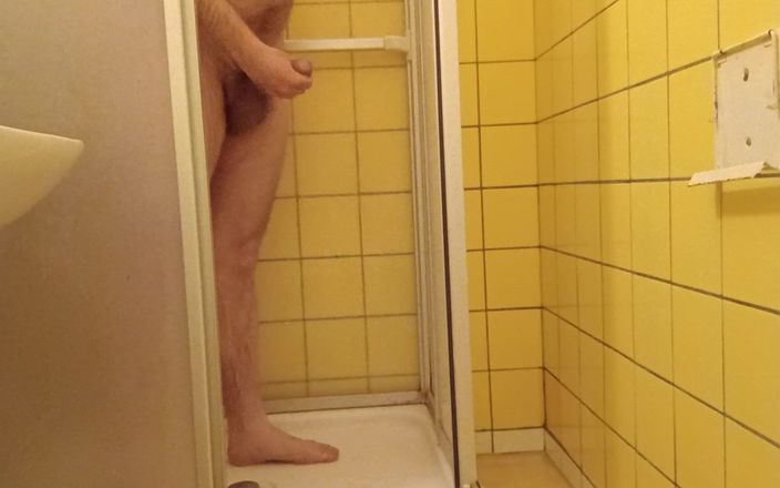 Ed Eden: Masturbace ve sprše
