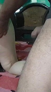 Esposa infiel le cuenta a su marido una historia sobre sexo con otro hombre después de la discoteca. Sexo hablando sucio!