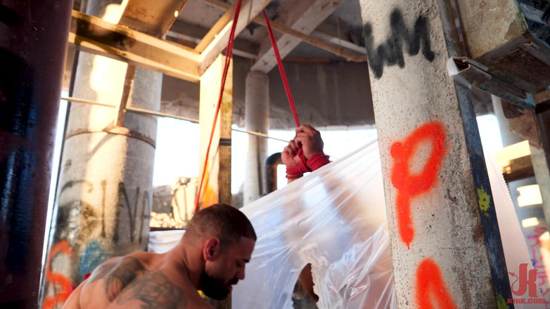 Kinky Bites Gay: Desert captive: ricky larkin lagi asik ngentot sama draven navarro...